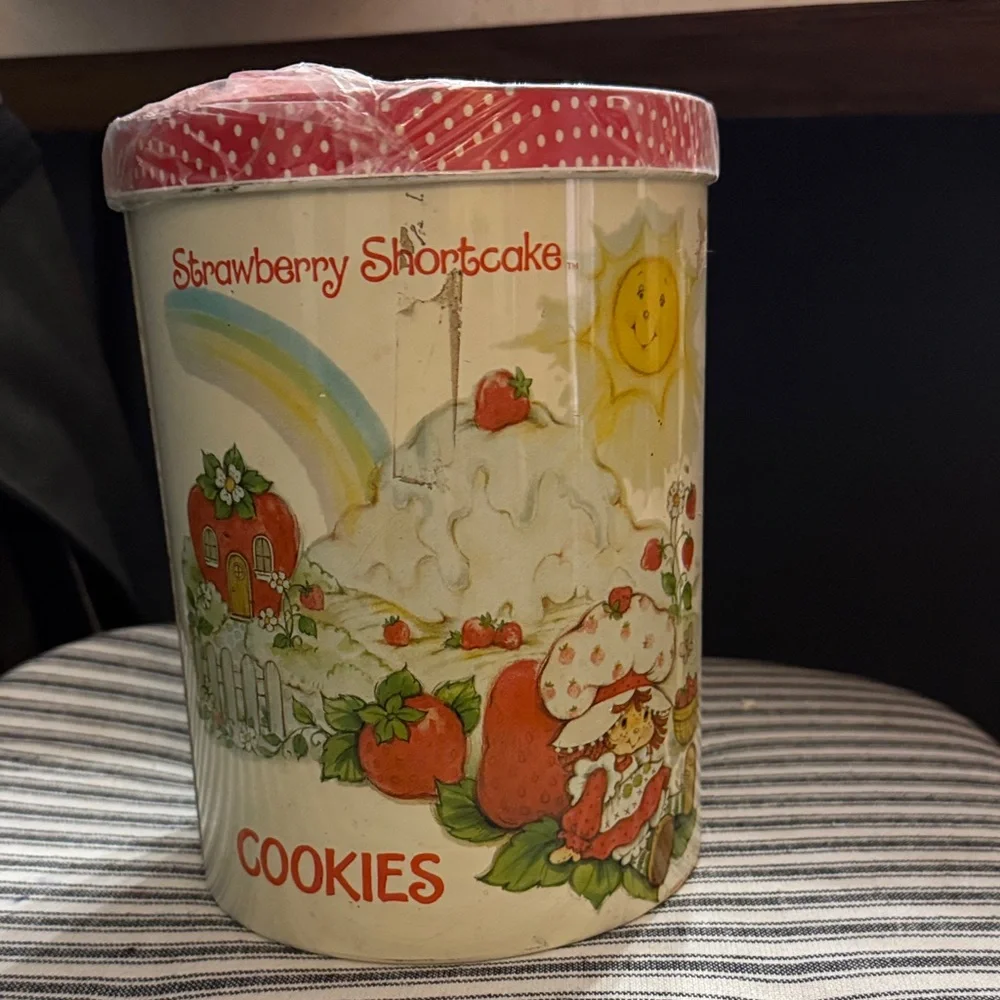 Vintage Strawberry Shortcake Cookie Tin